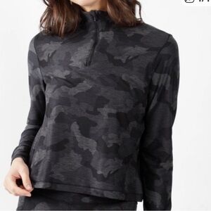 Yogalicious Black Camo 1/4-Zip Workout Top size L